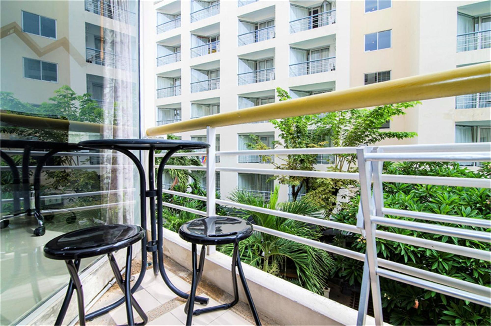 Hin Nam & Maysa - Happy Rent Hua Hin