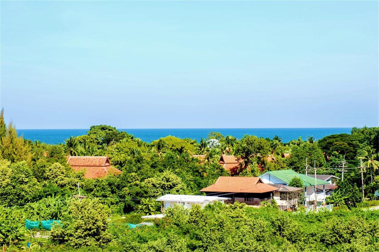 Hin Nam & Maysa - Happy Rent Apartemen
